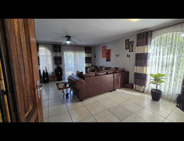 2 BEDROOM SECTIONAL TITLE FOR SALE IN SOUTH CREST